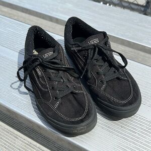 VANS Men’s Bearcat Canvas Black Sneakers! Good condition and VANS!!